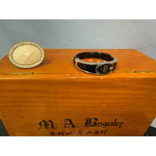 918 - Wooden Box Containing a Good Collection of Vintage Jewellery