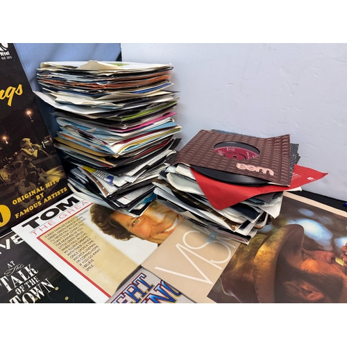 919 - A Good Lot of Vinyl Records, Mostly 1970s