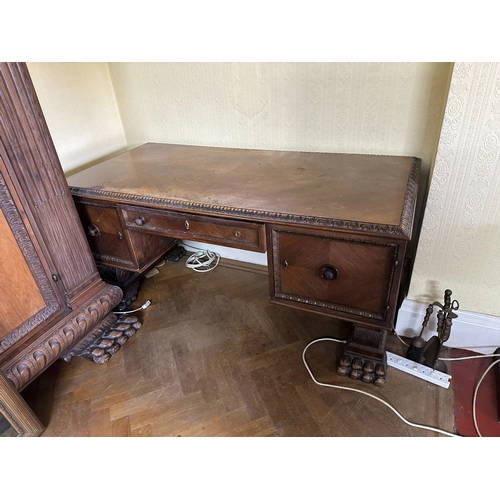 636D - Antique German Desk Set of Lion Paw Feet (Collection from South Croydon)