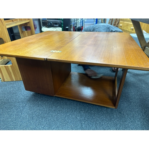 648F - Mid Century Macintosh Metamorphic Table