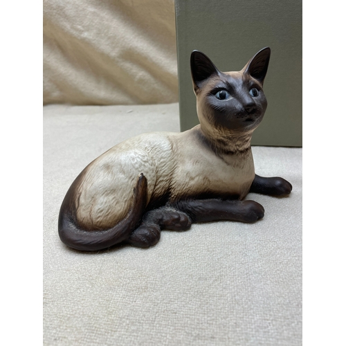 348 - Beswick Siamese Cat together with a Royal Doulton Golden Retriever