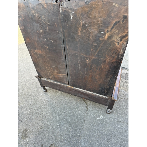 658 - Georgian Walnut Chest of Drawers on Stand