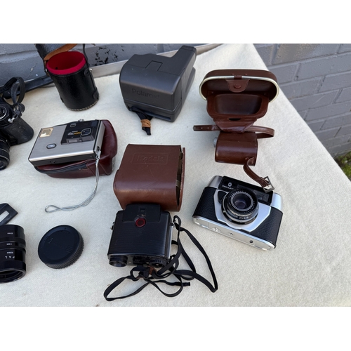 835 - A Good Lot of Vintage Cameras incl. Canon AE-1