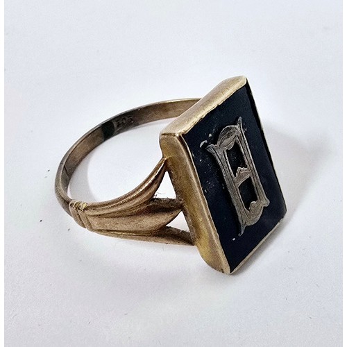 7B - 9ct Gold Ring