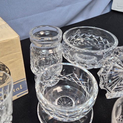 808 - Good Lot of Waterford Crystal to include mint and boxed set of Lismore Sherry Glasses (15 pieces)