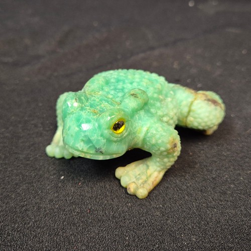 823 - Lot of Four Carved Chrysoprase Frogs (7cm) & a Jade Duck