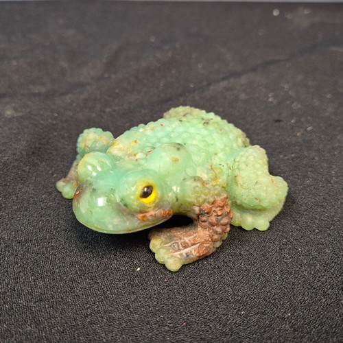 823 - Lot of Four Carved Chrysoprase Frogs (7cm) & a Jade Duck