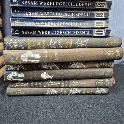 827 - A Good Collection of Vintage & Antique Books