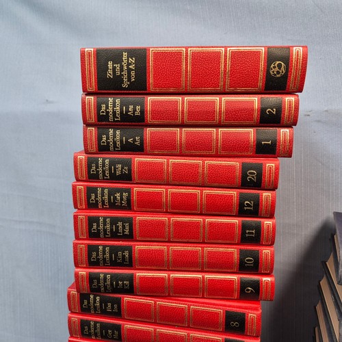 827 - A Good Collection of Vintage & Antique Books