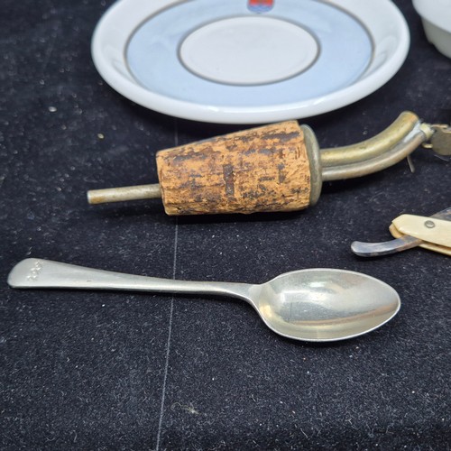 885 - Mixed Lot of Curios to include Cut Throat Razor, Greater London Council Wedgwood Duo etc.