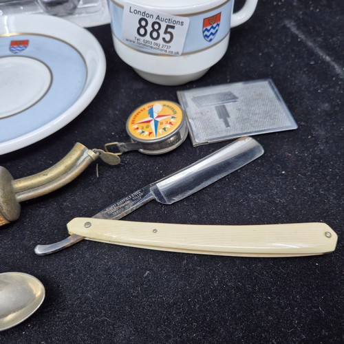 885 - Mixed Lot of Curios to include Cut Throat Razor, Greater London Council Wedgwood Duo etc.