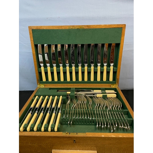 470 - Oak Cased Canteen of Silver Plated Cutlery