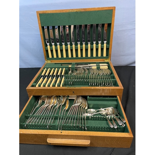 470 - Oak Cased Canteen of Silver Plated Cutlery