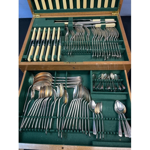 470 - Oak Cased Canteen of Silver Plated Cutlery