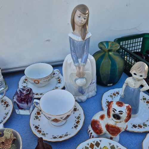 779 - Mixed lot to include Ridgway Coclough Cups & Saucers, a Lladro Nao Figure, a Royal Dux Bird & a Capo... 