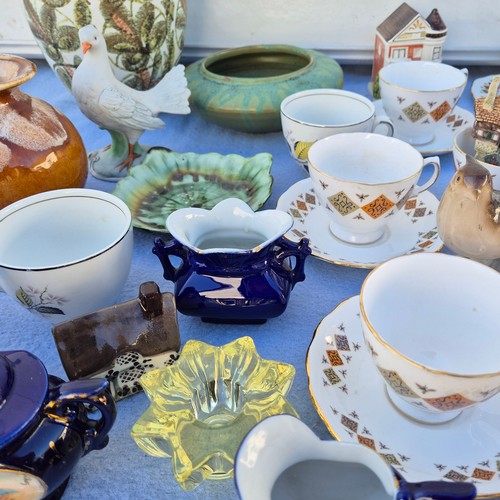 779 - Mixed lot to include Ridgway Coclough Cups & Saucers, a Lladro Nao Figure, a Royal Dux Bird & a Capo... 