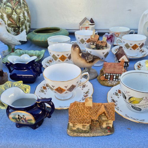 779 - Mixed lot to include Ridgway Coclough Cups & Saucers, a Lladro Nao Figure, a Royal Dux Bird & a Capo... 