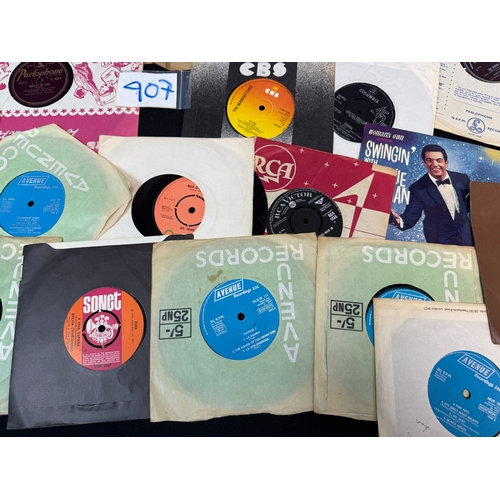 907 - Mixed lot of various Vinyl Records