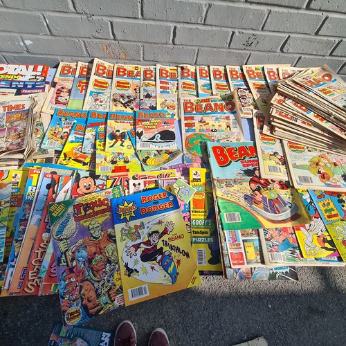 256C - Collection of Beano Comics to also include others such as Dandy, Disney, Batman etc