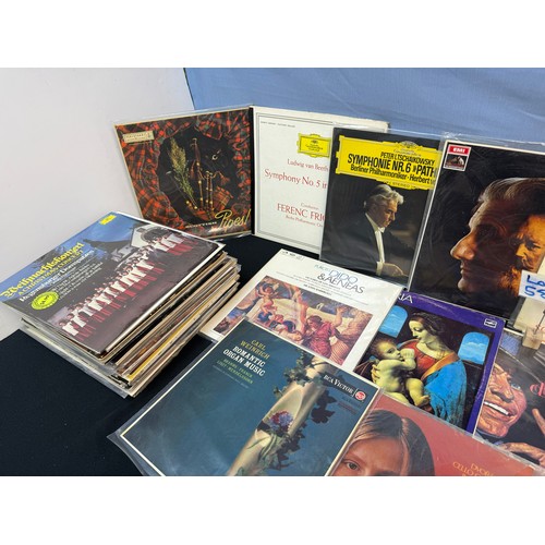 586 - Vinyl Records: A Good Collection of Classical to include Deutsche Grammophon (Mostly Stereo) also in... 