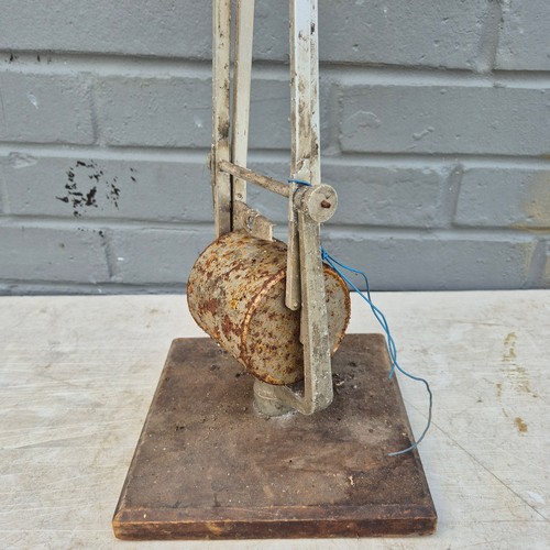 752 - A Vintage Industrial Counterpoise Roller Lamp (approx 98cm Base to Head)