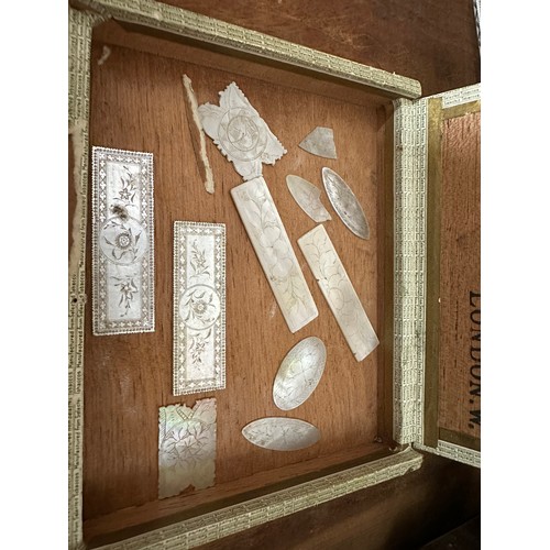 896D - Set of Mother Pearl Spoons, plus a collection of 19th Century Chinese Mother of Pearl Gaming Counter... 