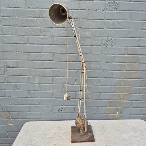 33 - A Vintage Industrial Counterpoise Roller Lamp (approx 98cm Base to Head)