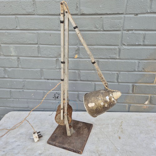 33 - A Vintage Industrial Counterpoise Roller Lamp (approx 98cm Base to Head)