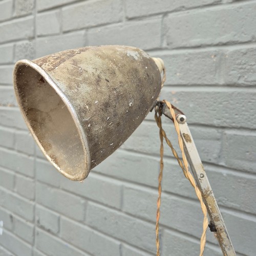 33 - A Vintage Industrial Counterpoise Roller Lamp (approx 98cm Base to Head)