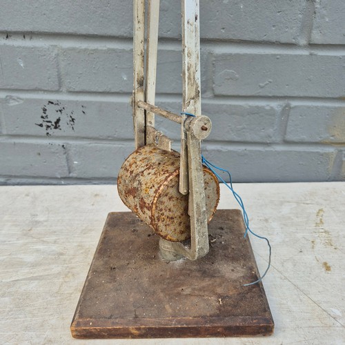 33 - A Vintage Industrial Counterpoise Roller Lamp (approx 98cm Base to Head)