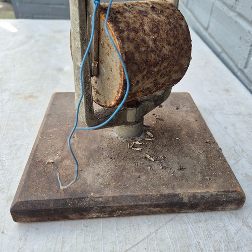 33 - A Vintage Industrial Counterpoise Roller Lamp (approx 98cm Base to Head)
