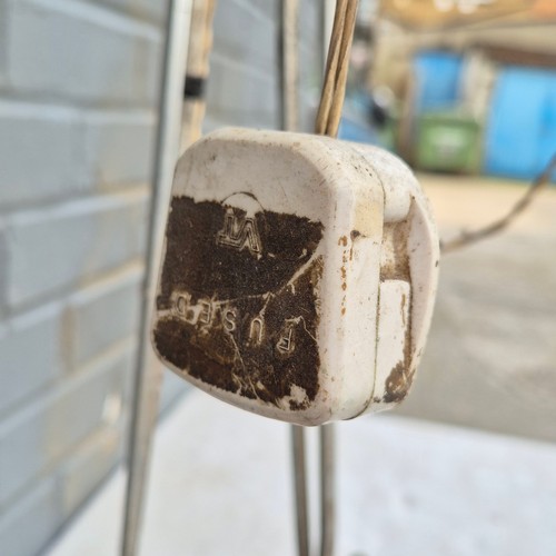 33 - A Vintage Industrial Counterpoise Roller Lamp (approx 98cm Base to Head)