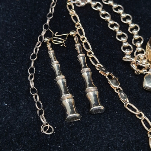 6 - A Collection of 9ct Gold Jewellery to include Earrings, Necklaces and a Bracelet (6 pieces, 21g)