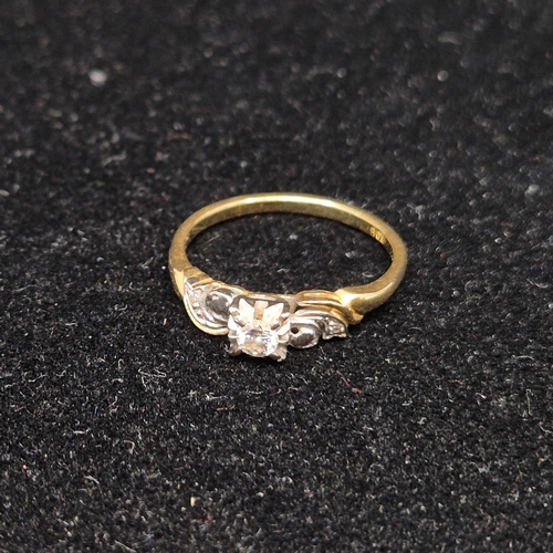 26 - An Antique 18ct Gold Diamond engagement Ring (2.85g)