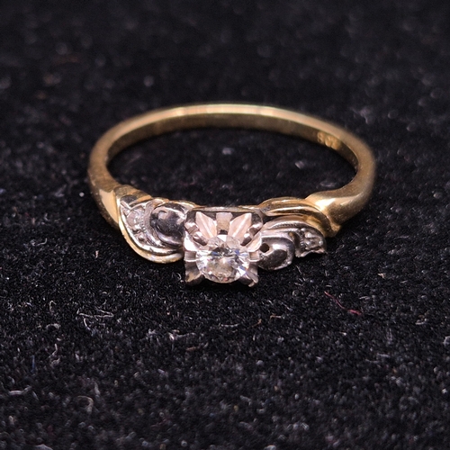 26 - An Antique 18ct Gold Diamond engagement Ring (2.85g)