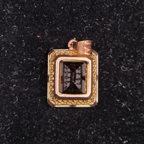 45 - A 12ct Gold Garnet Pendant (5.06g)