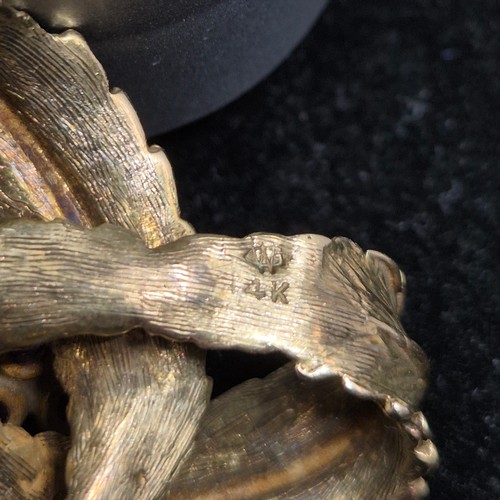 37 - A 14ct Gold & Ruby Brooch (12.74g)