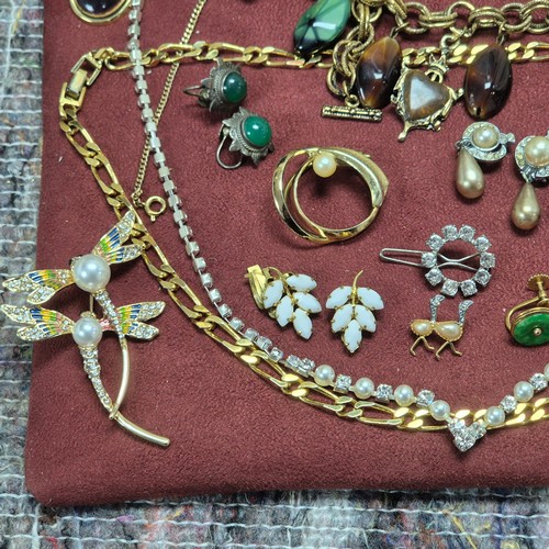 77 - A Mixed Lot of Costume and Vintage Jewellery including brooches, earrings, pendants, rings and neckl... 