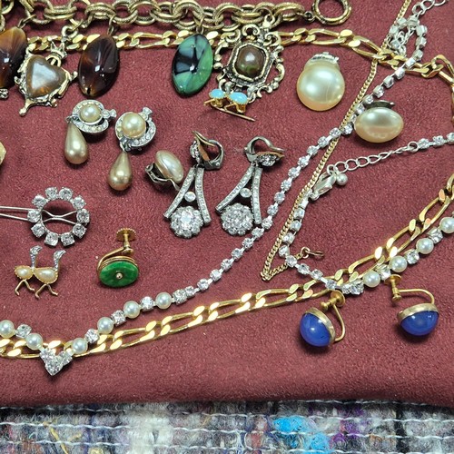77 - A Mixed Lot of Costume and Vintage Jewellery including brooches, earrings, pendants, rings and neckl... 