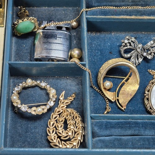77 - A Mixed Lot of Costume and Vintage Jewellery including brooches, earrings, pendants, rings and neckl... 