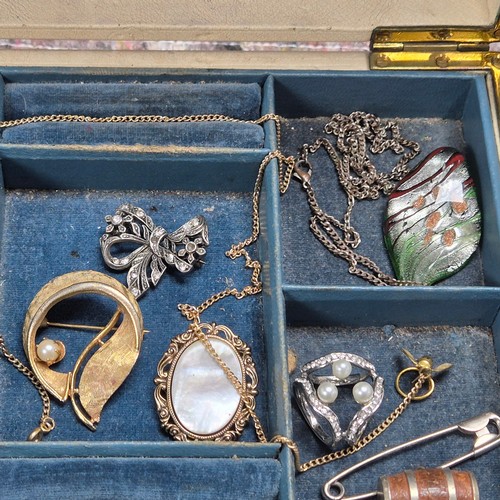 77 - A Mixed Lot of Costume and Vintage Jewellery including brooches, earrings, pendants, rings and neckl... 