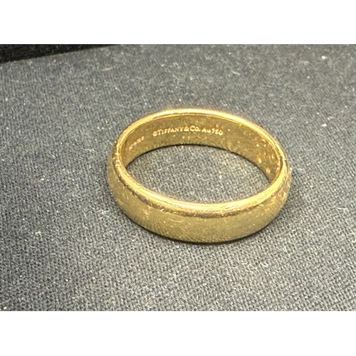20I - A Tiffany and Co 18ct Yellow Gold Wedding Band Size V (10.3g)