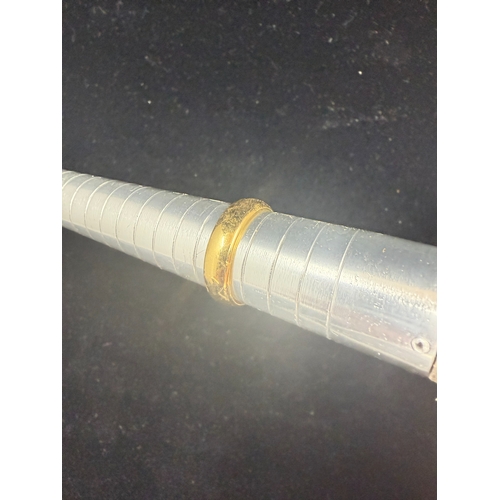 20I - A Tiffany and Co 18ct Yellow Gold Wedding Band Size V (10.3g)