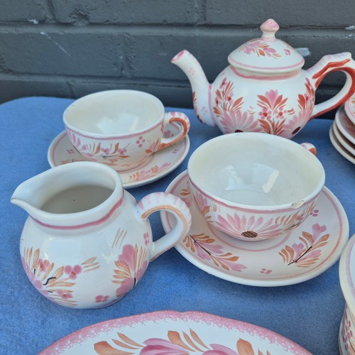 1465 - A Henriot Quimper Faience Fleuri Rose Dinner Service
