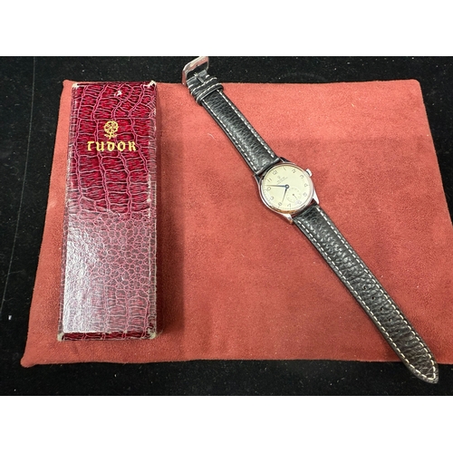 22G - A 1950s Stainless Steel Rolex Tudor 33mm Wrist Watch Silver Dial With Black Numeric Hour Markers
Wit... 