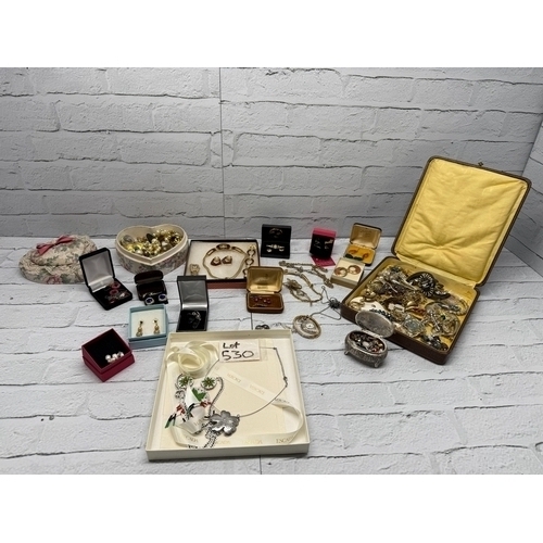A mixed lot of jewellery including a George Christou 18ct gold and diamond necklace