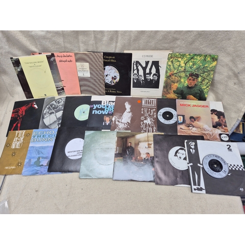 141 - A Collection of approx 20 Vinyl Singles