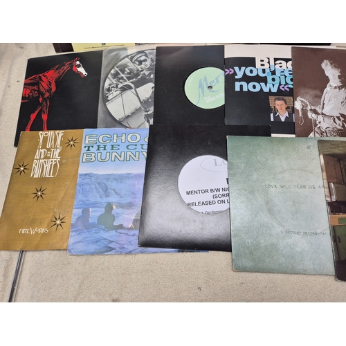 141 - A Collection of approx 20 Vinyl Singles