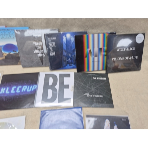 176 - A Interesting Mixed Lot of CDs to include Promos such as one by Oasis