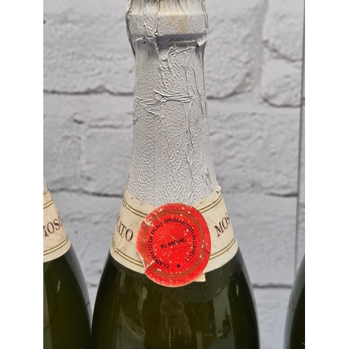 728 - Five 70cl Bottles of Moscato Dolce Laki Sparkling Wine